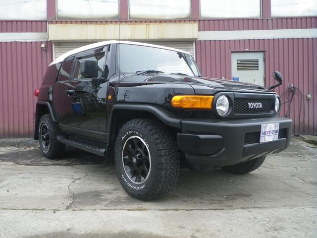 Toyota FJ CRUISER 2012 — фото автомобиля