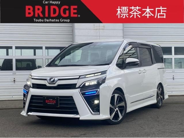 Toyota VOXY 2017 — фото автомобиля