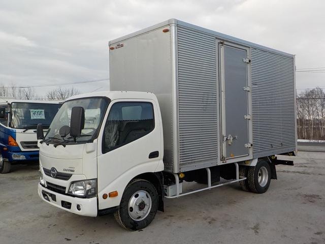 Hino DUTRO 2017 — фото автомобиля 1