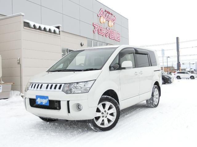 Mitsubishi DELICA D:5 2017 — фото автомобиля