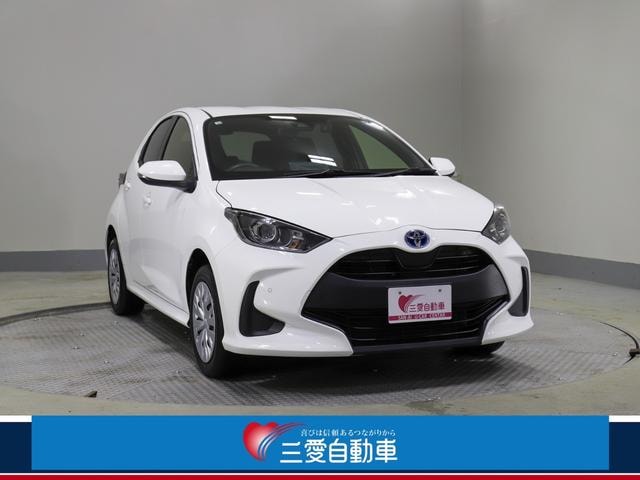 Toyota YARIS 2022 — фото автомобиля 1