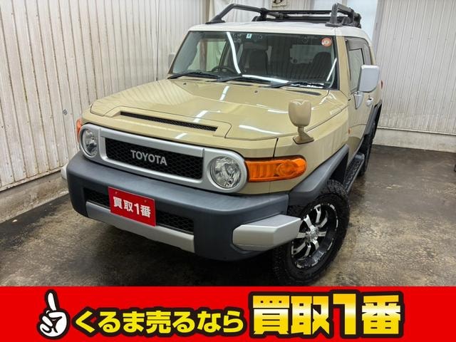 Toyota FJ CRUISER 2016 — фото автомобиля