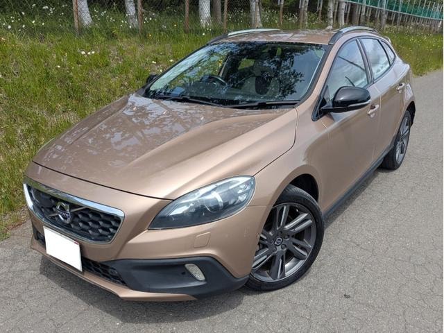 Volvo V40 2015 — фото автомобиля 1