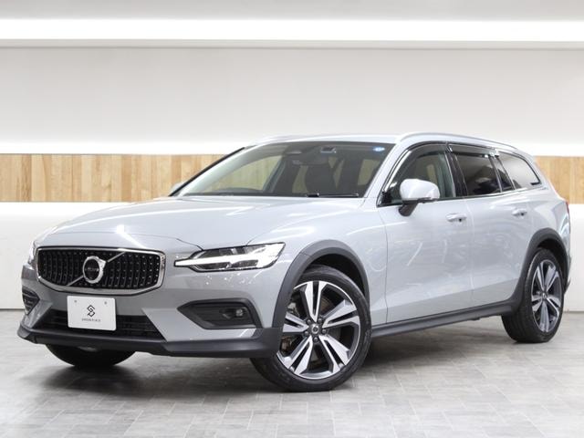 Volvo V60 2024 — фото автомобиля 1