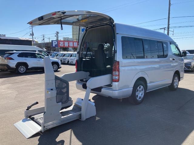 Toyota HIACE VAN 2011 — фото автомобиля 1