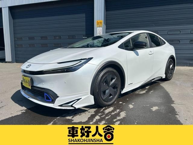 Toyota PRIUS 2023 — фото автомобиля 1