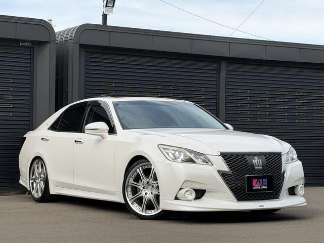 Toyota CROWN 2013 — фото автомобиля