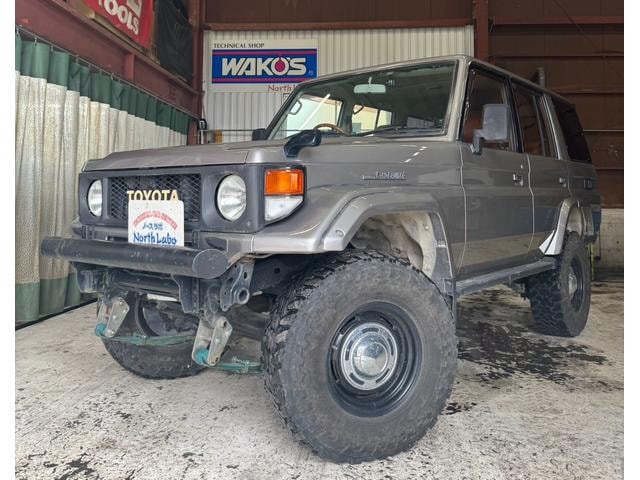 Toyota LAND CRUISER 70 1995 — фото автомобиля