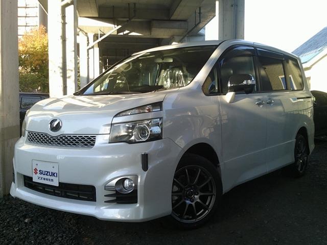 Toyota VOXY 2011 — фото автомобиля