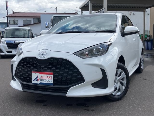 Toyota YARIS 2024 — фото автомобиля 1
