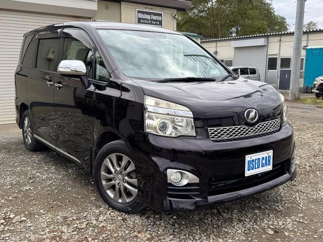 Toyota VOXY 2013 — фото автомобиля 1