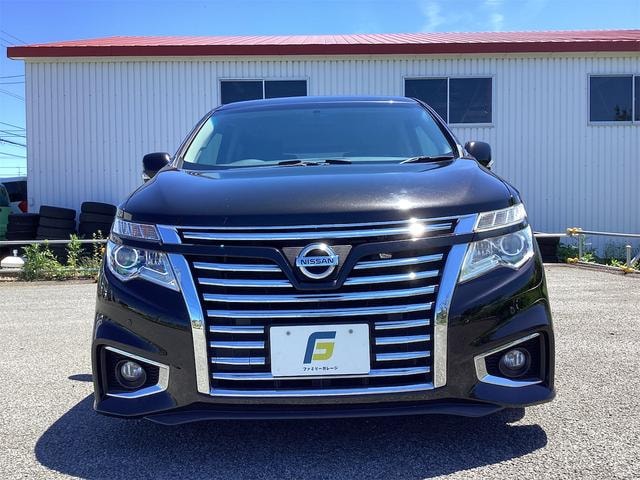 Nissan ELGRAND 2014 — фото автомобиля 1