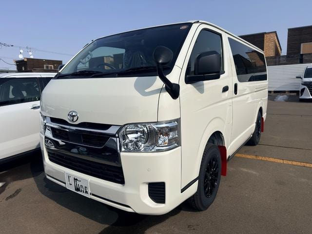 Toyota HIACE VAN 2026 — фото автомобиля 1
