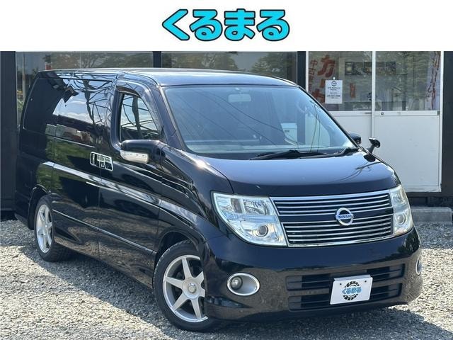 Nissan ELGRAND 2010 — фото автомобиля 1