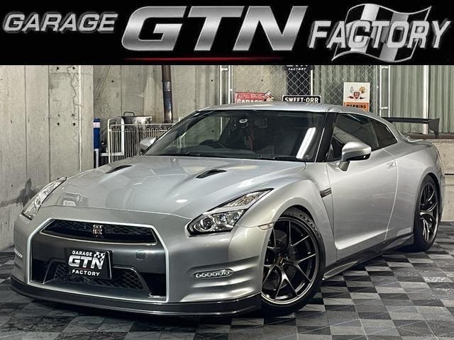 Nissan GT-R 2011 — фото автомобиля