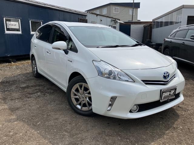 Toyota PRIUS ALPHA 2013 — фото автомобиля