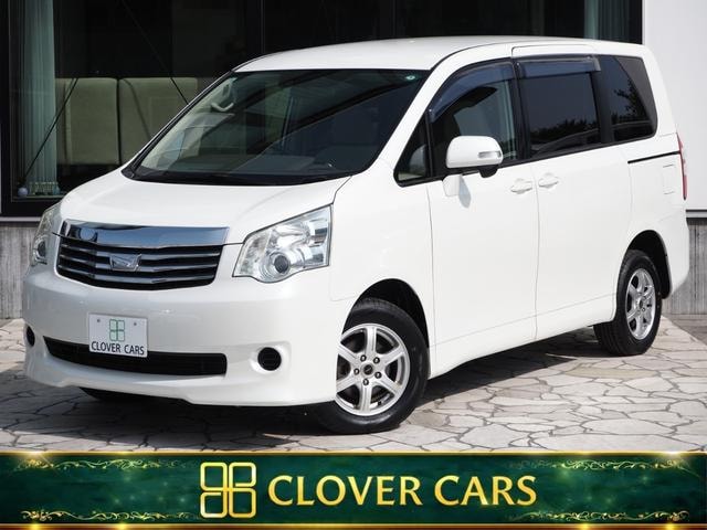 Toyota NOAH 2011 — фото автомобиля 1