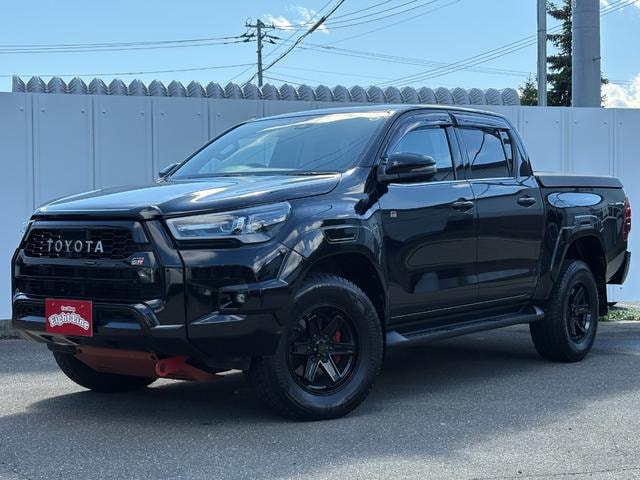 Toyota HILUX 2023 — фото автомобиля