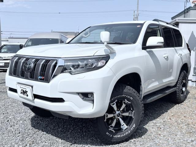 Toyota LAND CRUISER PRADO 2018 — фото автомобиля