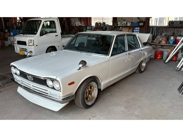 Nissan SKYLINE 1972 — фото автомобиля 1