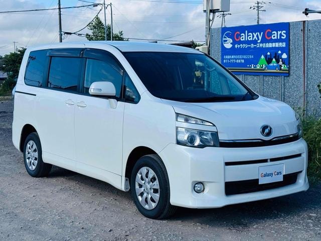Toyota VOXY 2011 — фото автомобиля 1