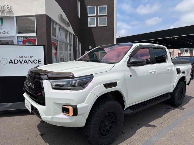 Toyota HILUX 2022 — фото автомобиля