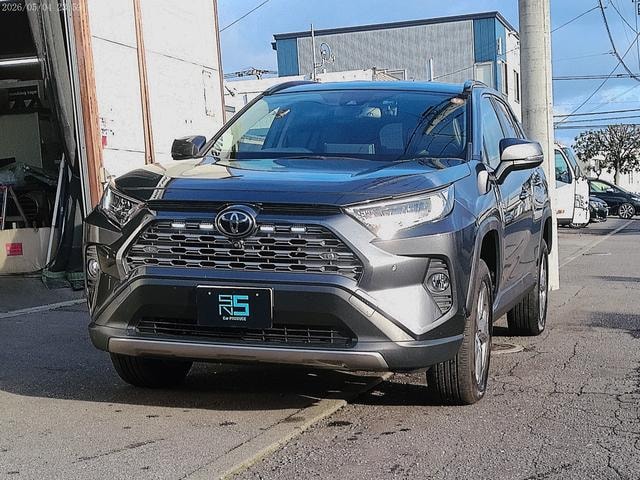 Toyota RAV4 2020 — фото автомобиля