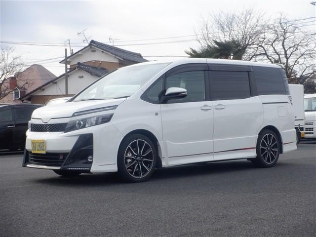 Toyota NOAH 2018 — фото автомобиля 1