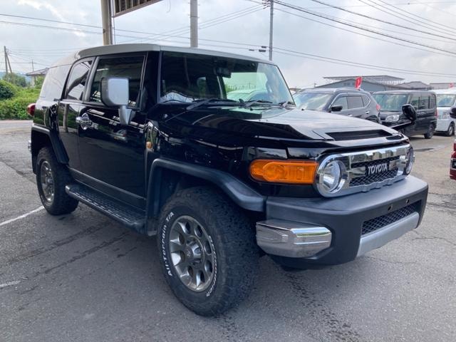 Toyota FJ CRUISER 2011 — фото автомобиля
