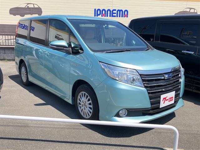 Toyota NOAH 2015 — фото автомобиля 1