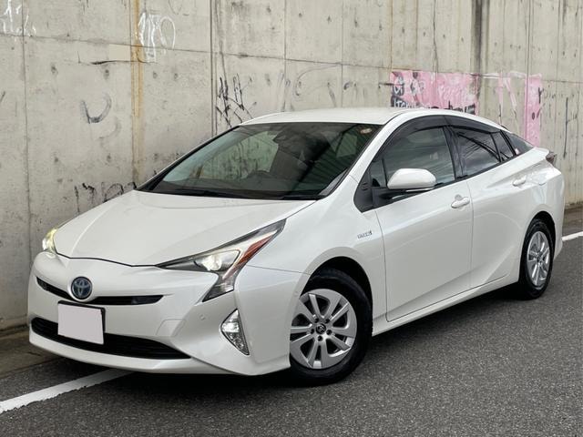 Toyota PRIUS 2016 — фото автомобиля 1