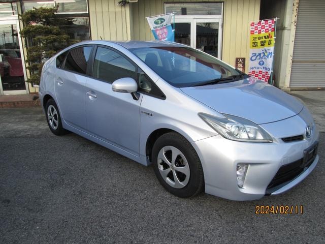Toyota PRIUS 2013 — фото автомобиля