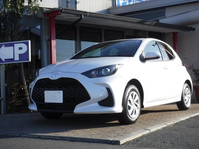 Toyota YARIS 2024 — фото автомобиля