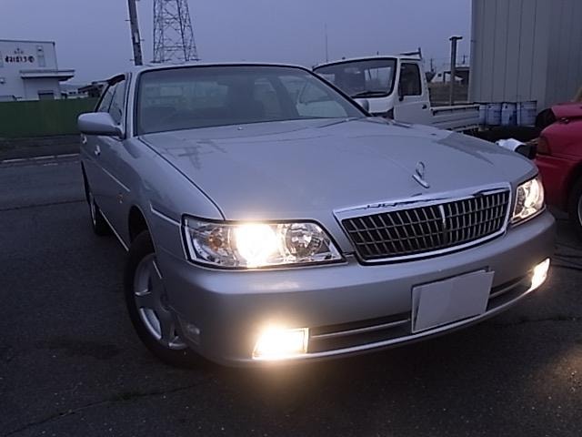 Nissan LAUREL 2000 — фото автомобиля 1