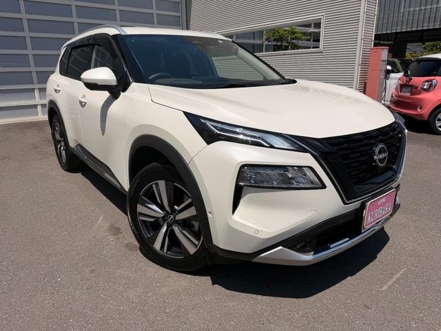 Nissan X-TRAIL 2023 — фото автомобиля 1