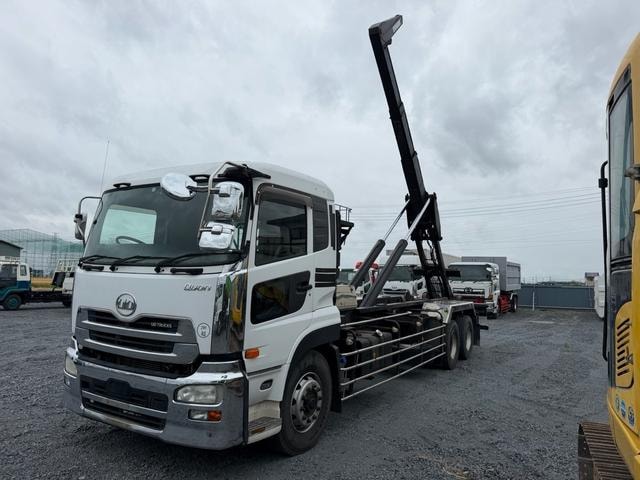 Ud Trucks QUON 2015 — фото автомобиля