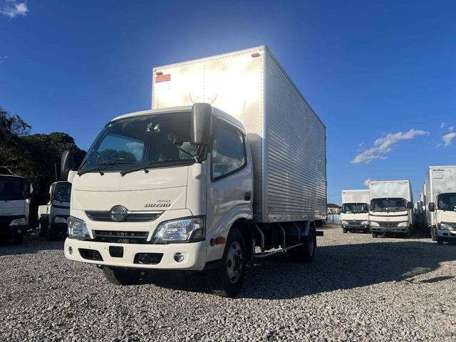 Hino DUTRO 2017 — фото автомобиля 1