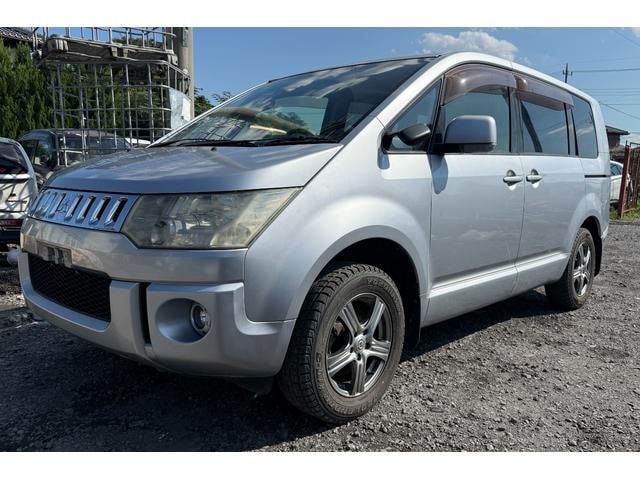 Mitsubishi DELICA D:5 2013 — фото автомобиля 1