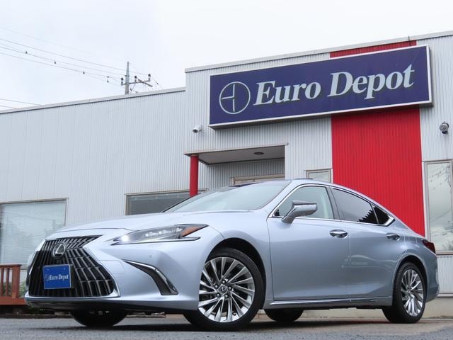 Lexus ES 2023 — фото автомобиля 1