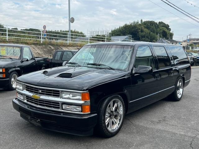 Chevrolet SUBURBAN  — фото автомобиля