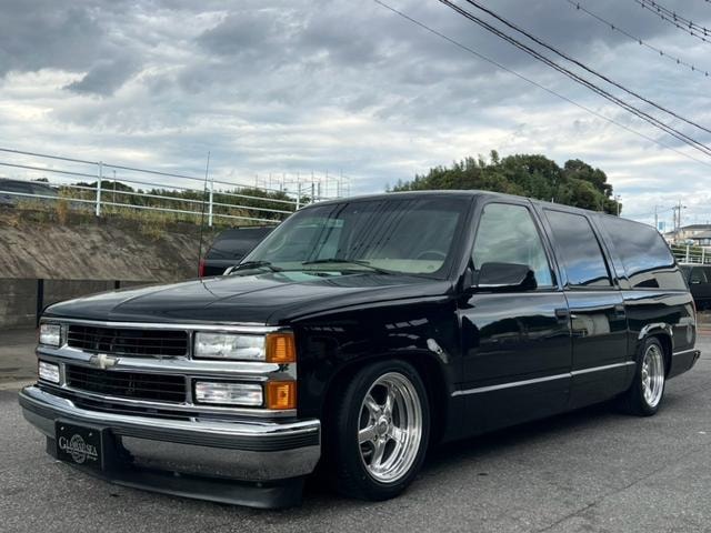 Gmc SUBURBAN  — фото автомобиля