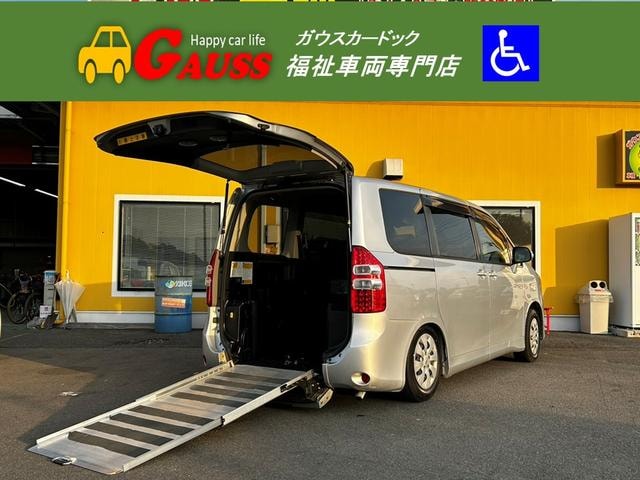 Toyota NOAH 2013 — фото автомобиля 1