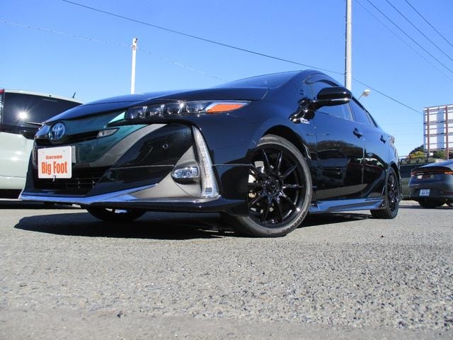 Toyota PRIUS PHV 2017 — фото автомобиля 1