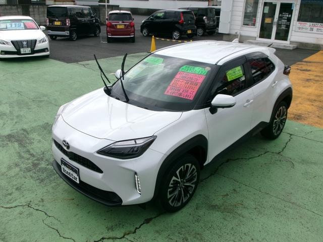 Toyota YARIS CROSS 2023 — фото автомобиля