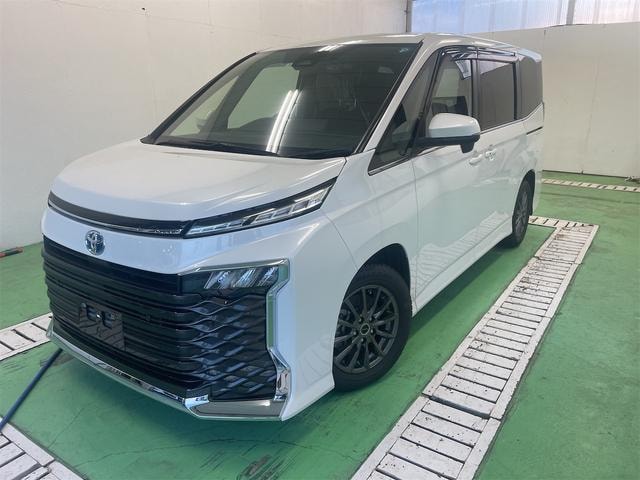 Toyota VOXY 2022 — фото автомобиля 1