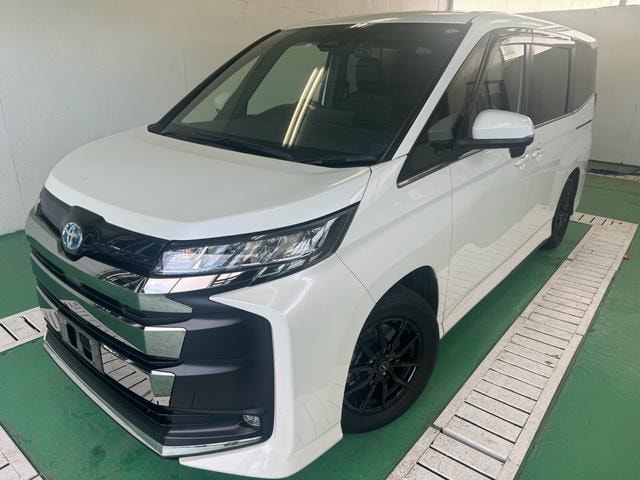 Toyota NOAH 2023 — фото автомобиля 1