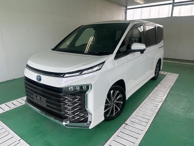 Toyota VOXY 2023 — фото автомобиля 1