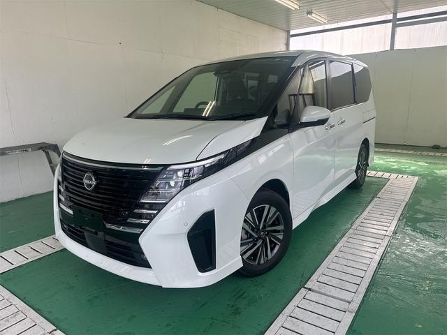 Nissan SERENA 2023 — фото автомобиля 1