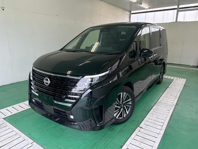 Nissan SERENA 2023 — фото автомобиля 1