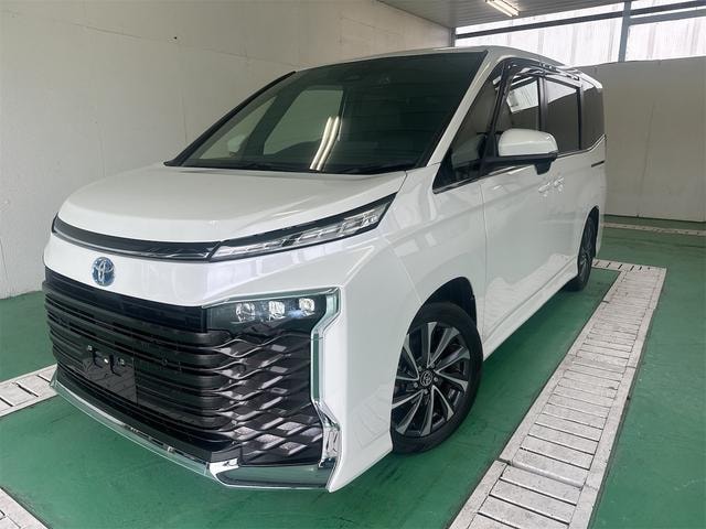 Toyota VOXY 2022 — фото автомобиля 1
